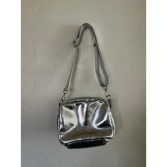 Nunoo Silver Crossbody Bag - Picture 4 of 6